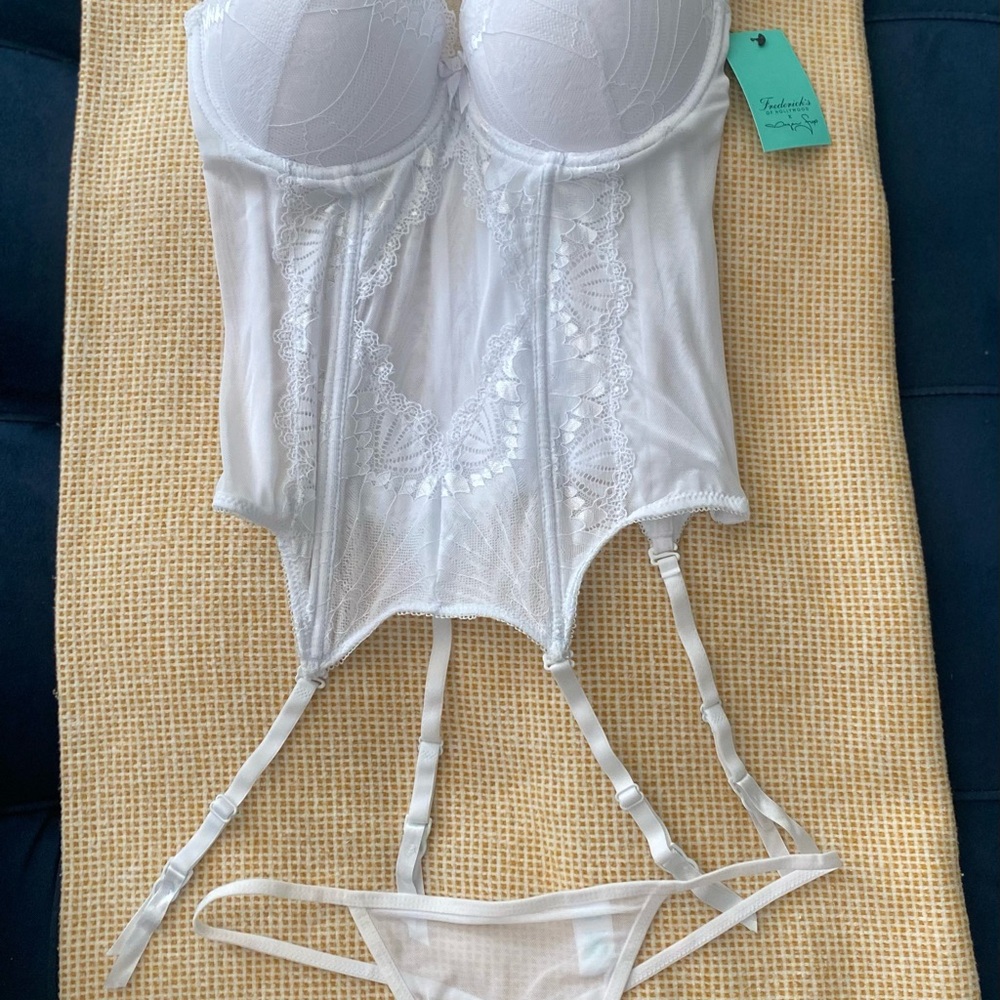 NWT Fredericks of Hollywood Lela style white bridal wedding lingerie w/ g-string